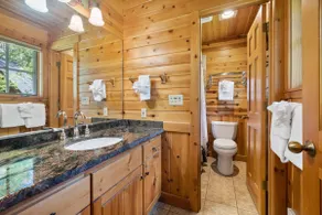 Metolius River Resort Cabin 10 Luxurious cabin on - Image 5
