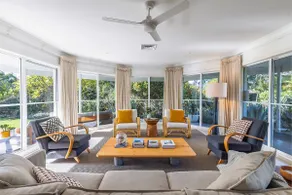 Celeste, 26 Bonito Street - Tranquil, Stylish & Pet friendly - Image 2