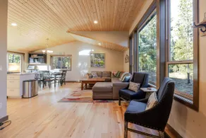 Modern, Single-Level Home; SHARC Passes, Hot Tub! - Image 4