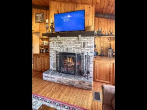 Chalet on 4th - Lakefront Vacation Rental - Image 4