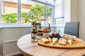 Farningham Road - 2 Bedrooms - Guest Homes - Image 4