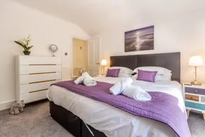 Farningham Road - 2 Bedrooms - Guest Homes - Image 2