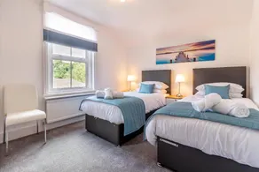 Farningham Road - 2 Bedrooms - Guest Homes - Image 3