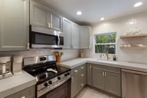Cozy Cabana East – AMI w/ Heated Pool, Pets & Walk To The Beach - Image 4
