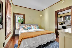 Historic Victorian 2 BD in the Heart of Downtown - Image 3