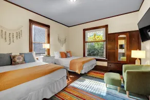 Historic Victorian 2 BD in the Heart of Downtown - Image 4