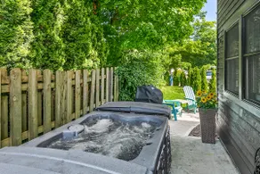 Singapore Stable hot tub walk to Saugatuck - Image 5