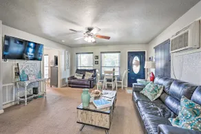NEU! Lakefront Hot Springs Home mit 2 Schwimmdocks! - Image 3