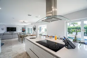 Location Location! JUST LISTED Delray Beach Tropic Paradise w / Pool-Intercoastal! - Image 2