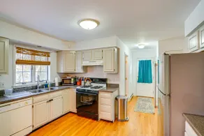 Walk to Dining: Downtown Lenox Guest House! - Image 3