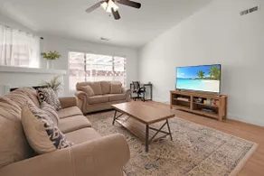 Near Zion • Remodeled 4BR • Sleeps 10 • Patio - Image 5