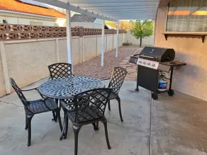 Near Zion • Remodeled 4BR • Sleeps 10 • Patio - Image 4