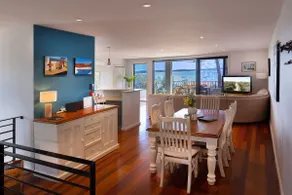 Cossies at Corlette Stunning views & Beach access - Image 4