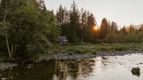 Ruhige und private Lodge mit unglaublichem Blick auf den Fluss und die Berge, Whirlpool, WiFi - Image 3