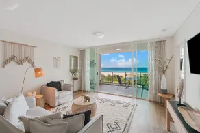 Kirra Surf 508 - Enjoy Kirra beachfront luxury - Linen Provided - Min. 3 night stays! - Image 2