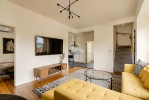 SE 24th Farmhouse | 4BR/2BA | Sleeps 8 - Image 5