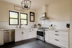 SE 24th Farmhouse | 4BR/2BA | Sleeps 8 - Image 3