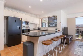 Coastal Retreat - 10 Champagne Court - Image 3