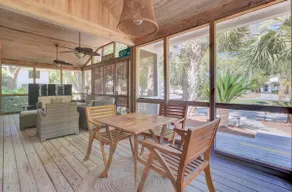 Screened Porch Island Country Living - Détendez-vous dans cette belle maison avec piscine neuve (2019) Crédit de 250 $ sur la plage! Animal considéré - Image 4