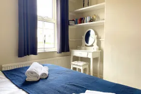 The Racecourse - Quaint Victorian Home With Free Parking - Image 5