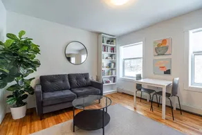 Gorgeous & Sunny Executive Suite, AC - Image 2