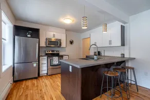 Gorgeous & Sunny Executive Suite, AC - Image 4