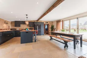 Cotswold Barn Conversion, Faringdon - The Stables - Image 4