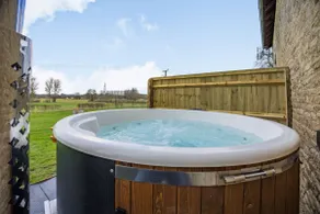 Cotswold Barn Conversion, Faringdon - The Stables - Image 3
