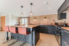 Cotswold Barn Conversion, Faringdon - The Stables - Image 2
