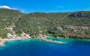 Coastal Stone Hideaway with Stunning Scenery - Image 2