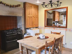 Corner Cottage - Image 5