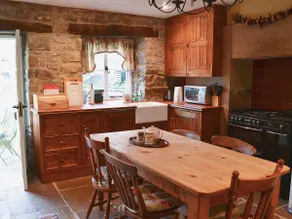 Corner Cottage - Image 4