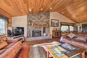 Luxe Castle Glen Home - Hot Tub, 2 dæk, Game Room - Image 5