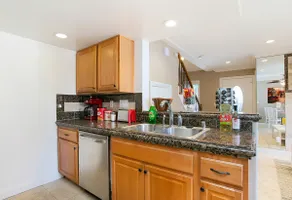 Costa Mesa/Newport - Fast WiFI - Work Stations - Free Parking - Self Check In!  (CM-1) - Image 4