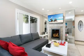 Awesome Multi Level - Large Patio - Fast WIFI - Work Desks - Self Check In!  (CM-2) - Image 3