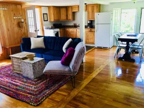Sunny & Open 2 Bdrm - Close to Stowe Village, Shopping, Mtn Views! - Image 2