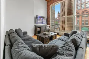 Luxe Loft Downtown - Image 2