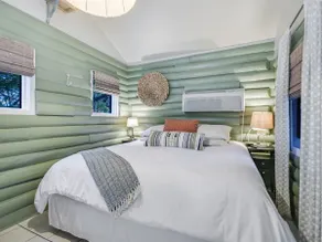 Cozy Cabin — Creekside King | On the Square - Image 2