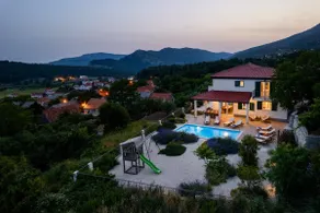 Villa Belina: 4 sovrum med eget badrum, spelrum, uppvärmd pool, bastu och gym<br> - Image 2