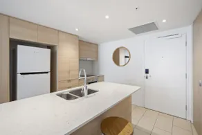 1BR Beachside Luxury in Central Broadbeach #906 - Image 5