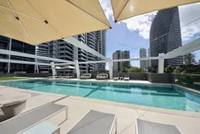 1BR Beachside Luxury in Central Broadbeach #906 - Image 3