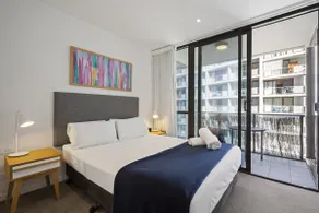 1BR Beachside Luxury in Central Broadbeach #906 - Image 4