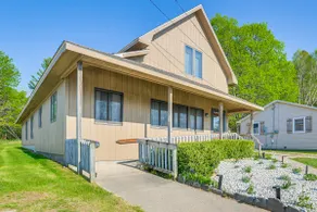 NEU! Cedar Home w / Feuerstelle & Grill ~ 3 Mi zu Seen - Image 3