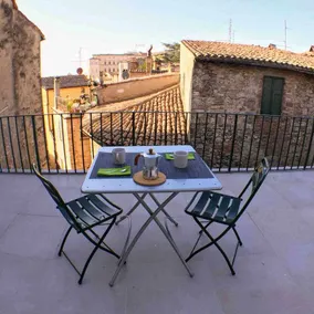 (Todi center) 2-bedroom apartment with panoramic terrace - Image 4