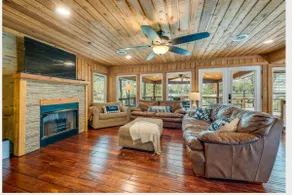 Lakefront · Sauna · Kayaks · Firepit · Park Boat - Image 5