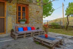Coastal Stone Hideaway with Stunning Scenery - Image 2