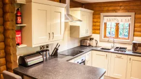 Cosy 5* Scandi Retreat with Private Hot Tub - Image 3