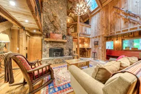 Mt Hood lodge in Forest Setting with Firepit & NEW Private Hot Tub - Image 2