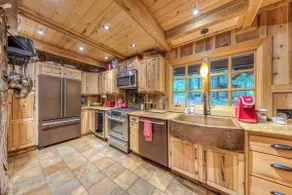 Mt Hood lodge in Forest Setting with Firepit & NEW Private Hot Tub - Image 4
