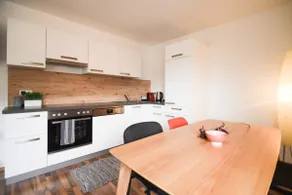 Modern 2-bedroom city apartment - Image 5